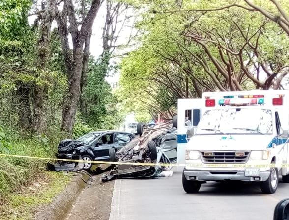 Una mujer fallecida y otra  herida en accidente en Xico