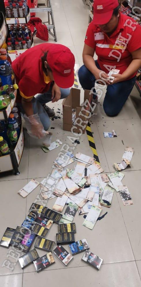 Ladrones abandonan botín de 265 mp en tienda OXXO de Tejería