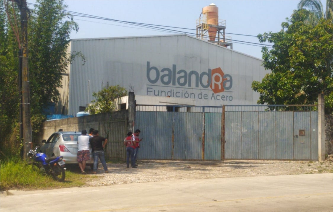 Trabajador muere al caer de 12 metros de altura en fundidora de Amatlán