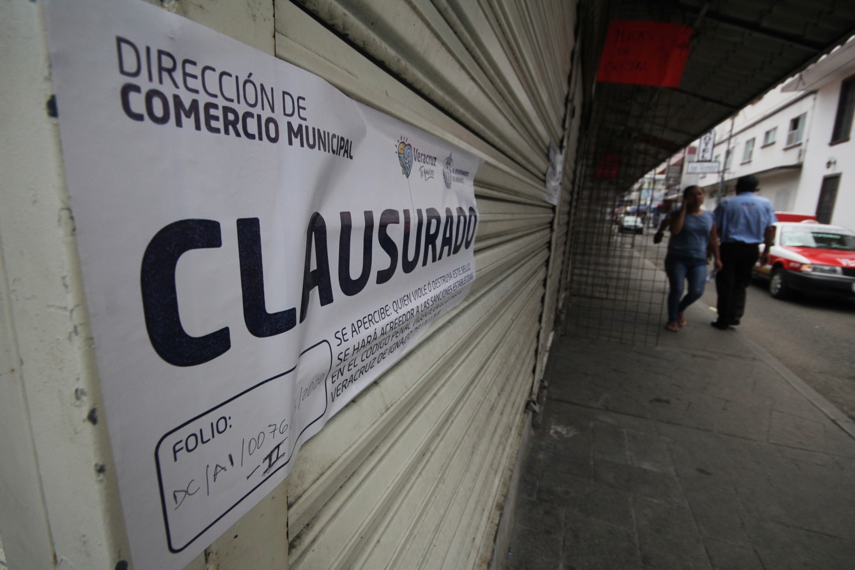 Clausuran comercios no esenciales en Veracruz puerto por desacatar sugerencia de cierre