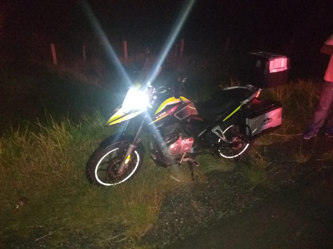 Motociclista muere al tratar  de evitar un perro atropellado en Alvarado