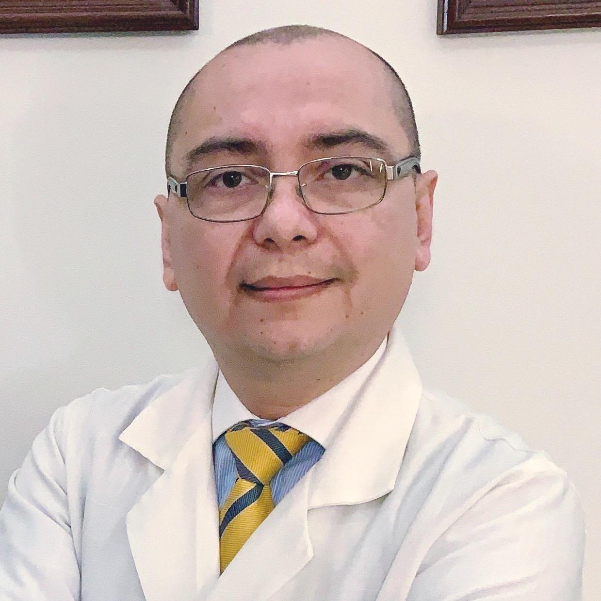 Médicos viven aislados de su familia por Covid, mientras hospitales se saturan