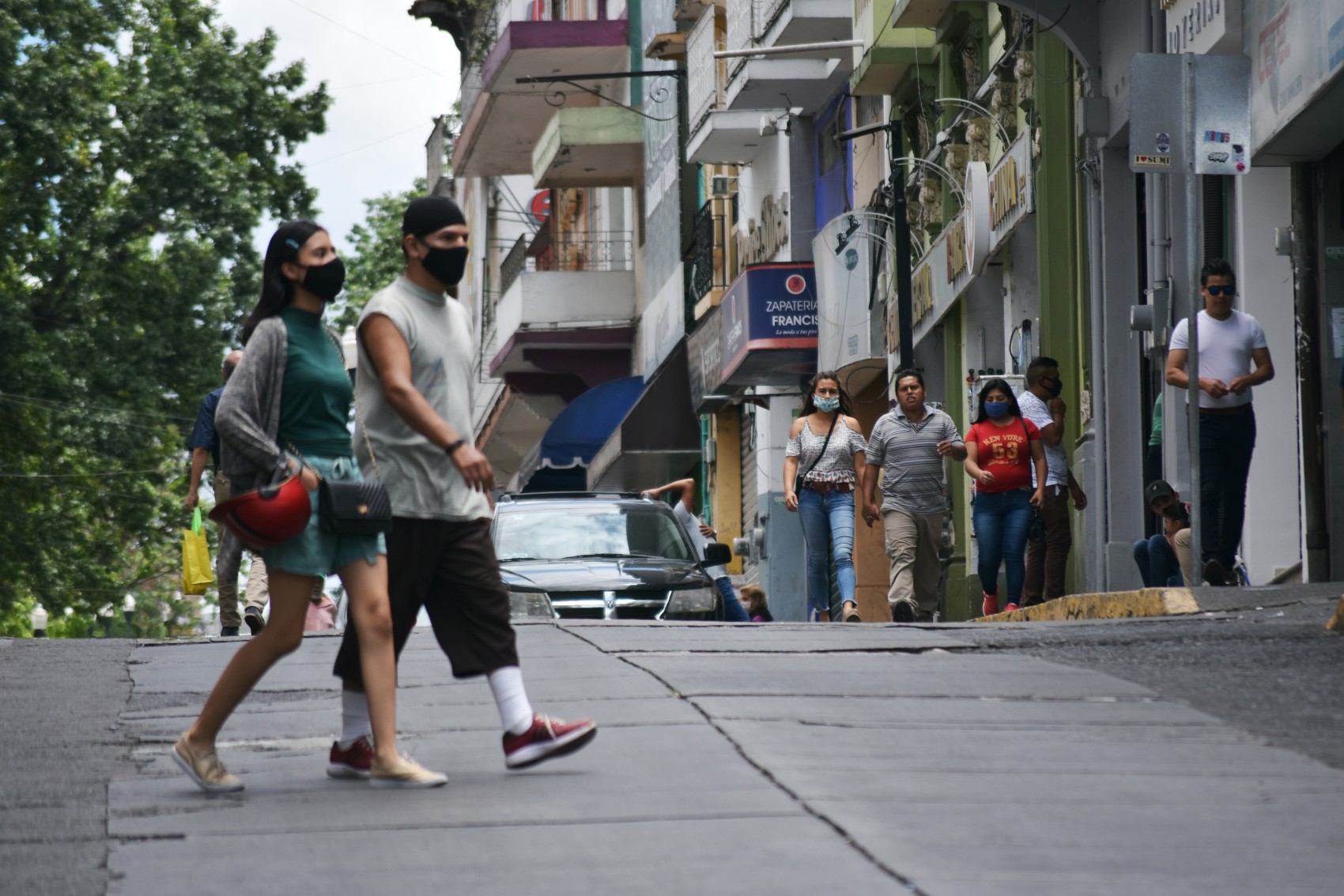 Negocios con venta de productos no esenciales deberán permanecer cerrados: PC