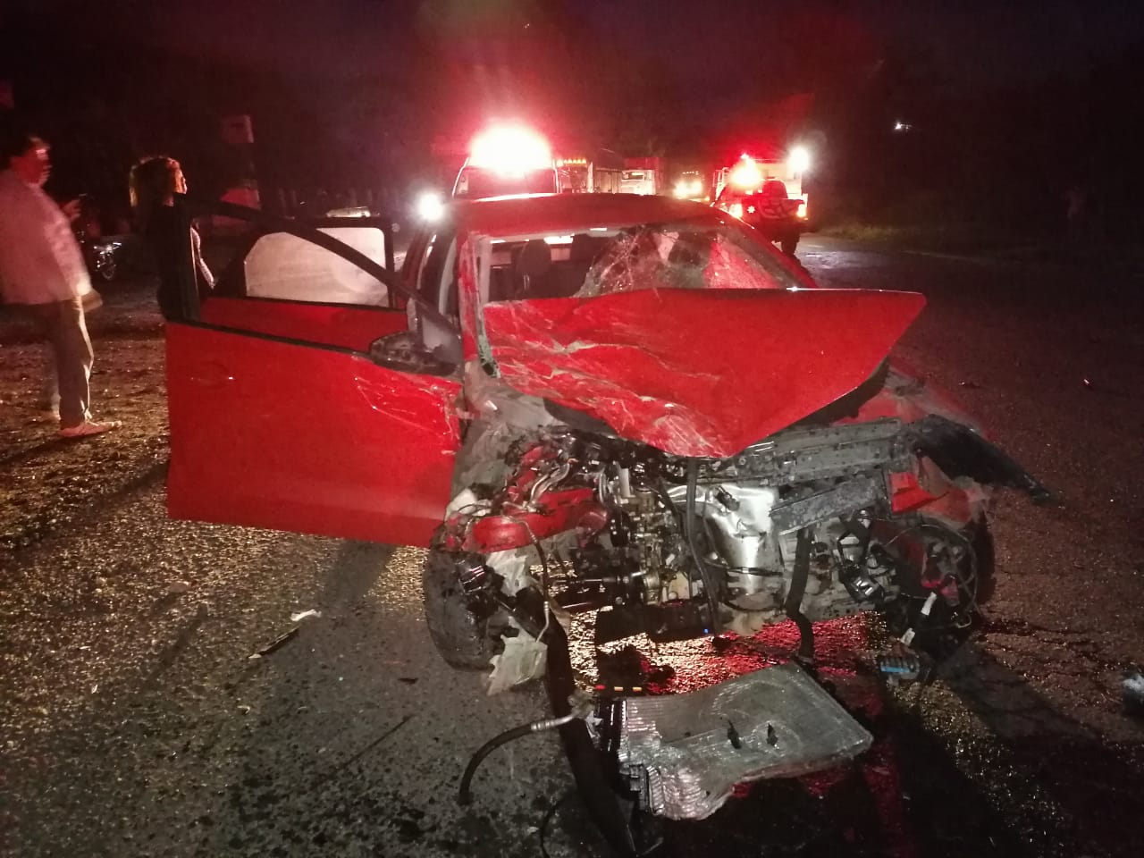 Accidente deja un muerto y dos heridos  en la carretera federal Córdoba-Veracruz
