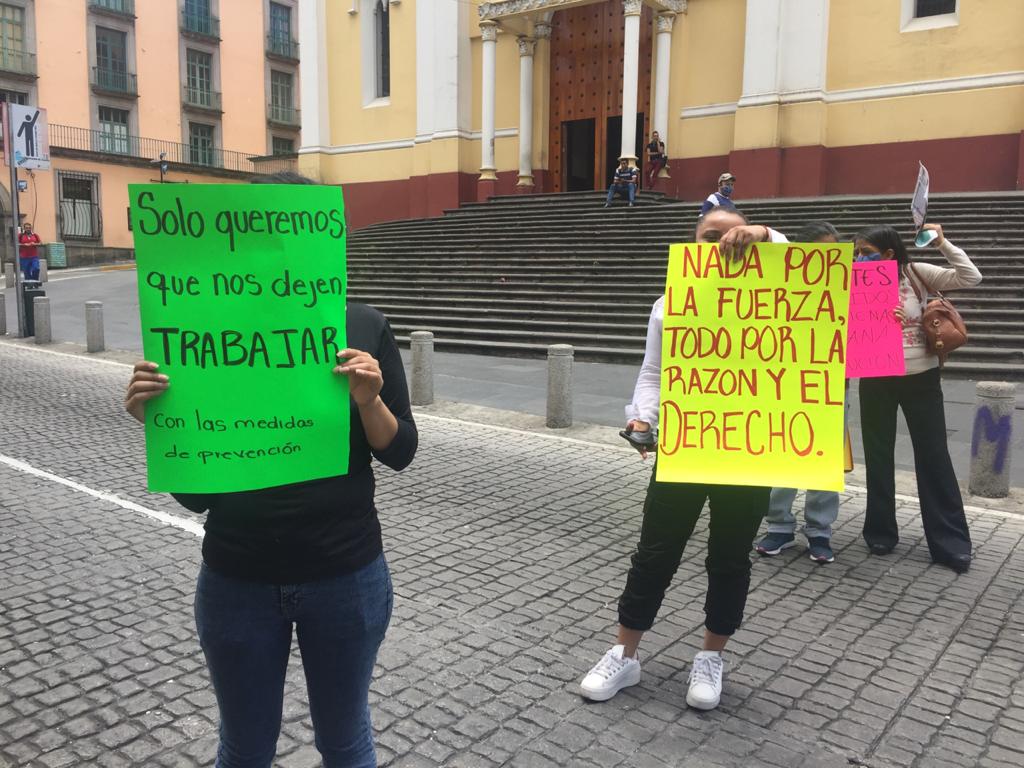 Vendedores del Parque Juárez se manifiestan, piden permiso para trabajar