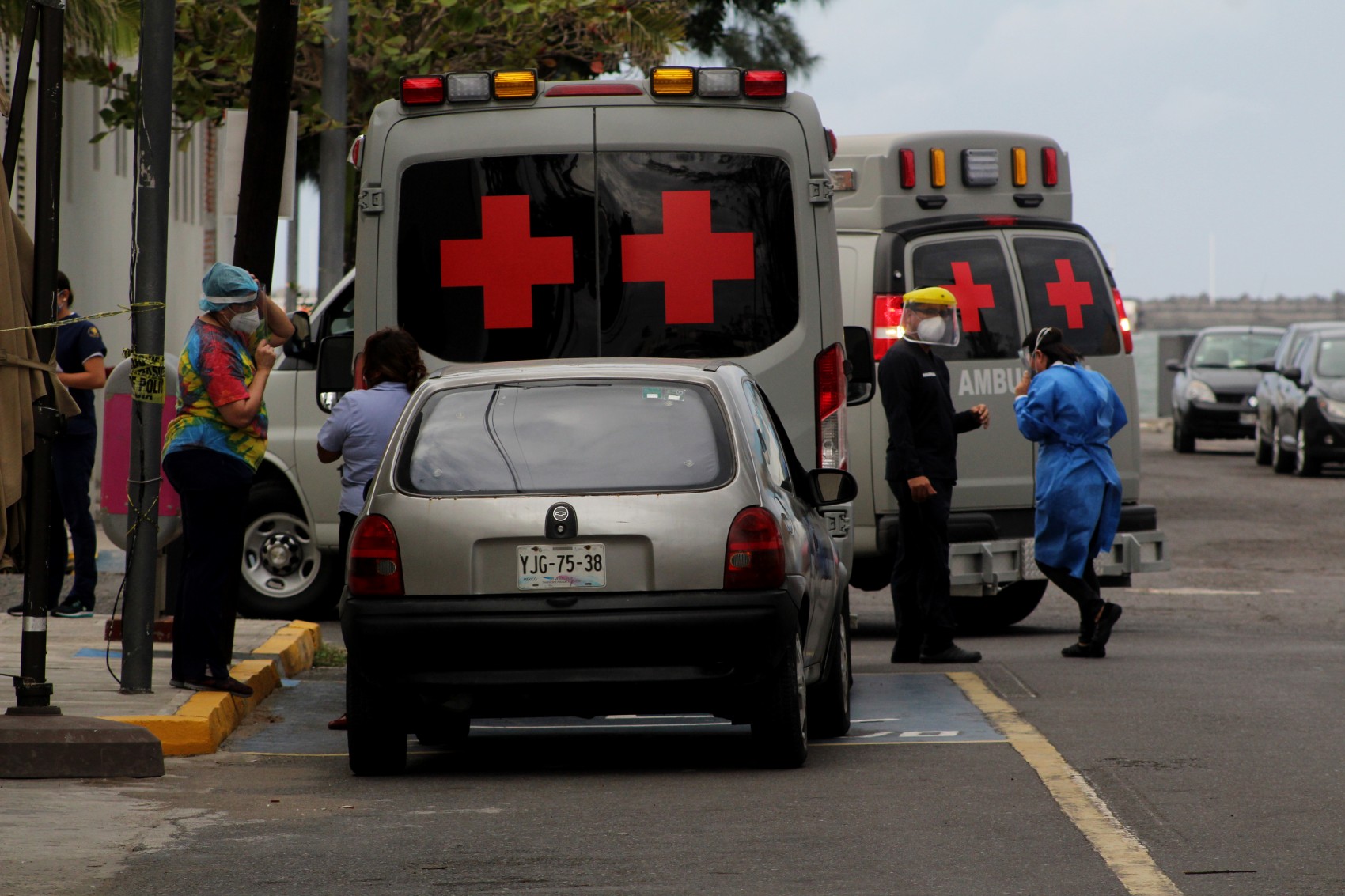 Trasladan sala de hemodiálisis del Hospital Naval a funeraria de la Semar en Veracruz