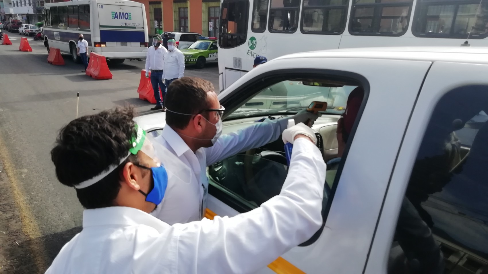 Mientras a la población le vale la pandemia,  mueren médicos y enfermeras: Sindicatos