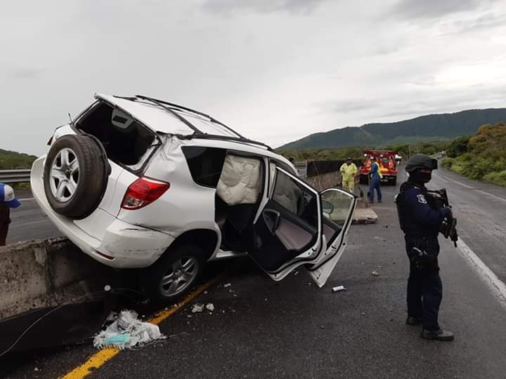Se accidentan xalapeños frente al centro turístico La Mancha