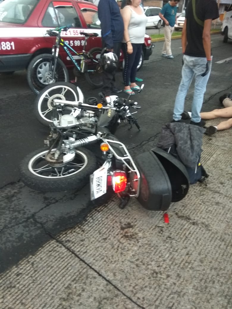 Motociclista muere tras ser  atropellado por taxista en Orizaba