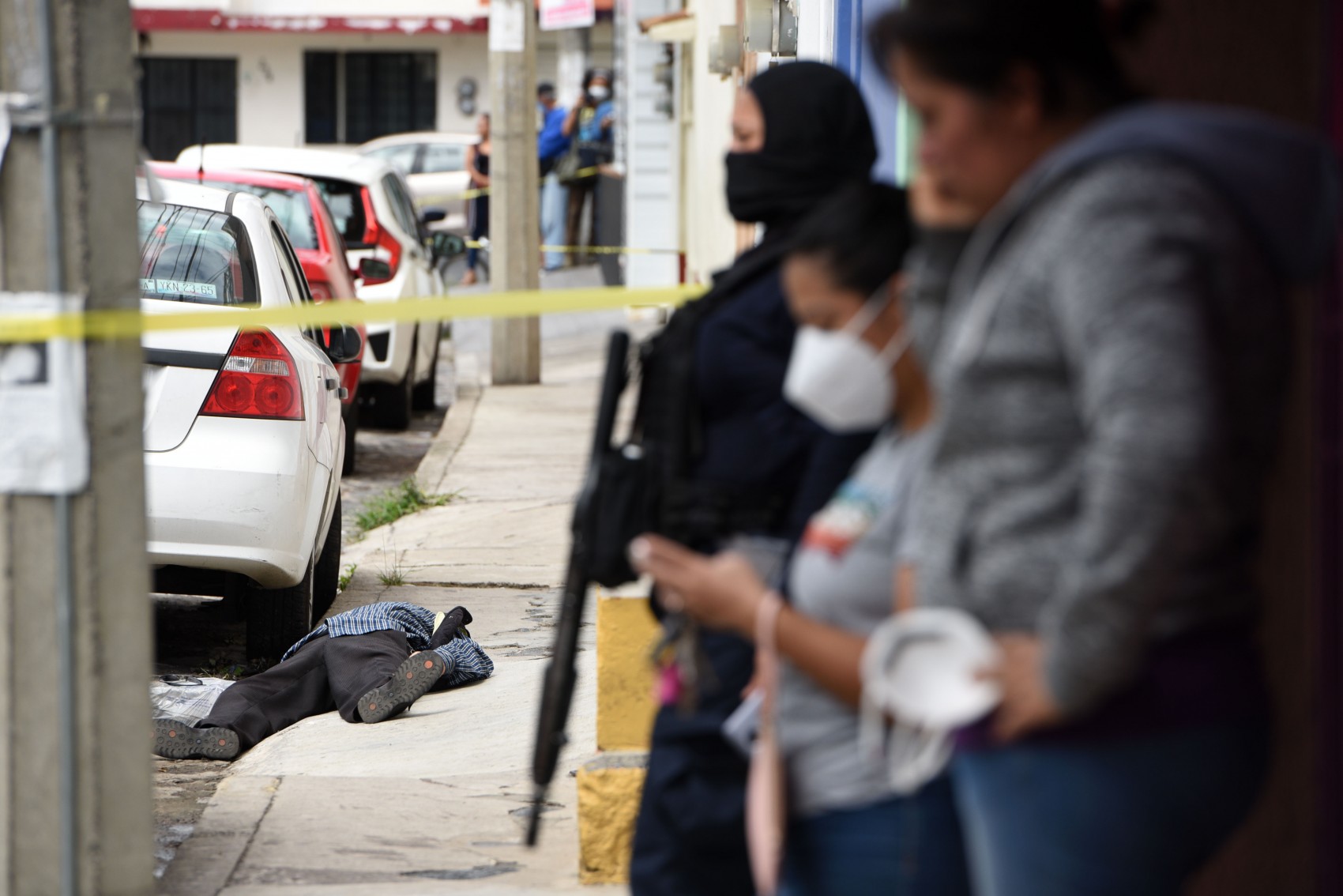 Muere una persona en la vía pública