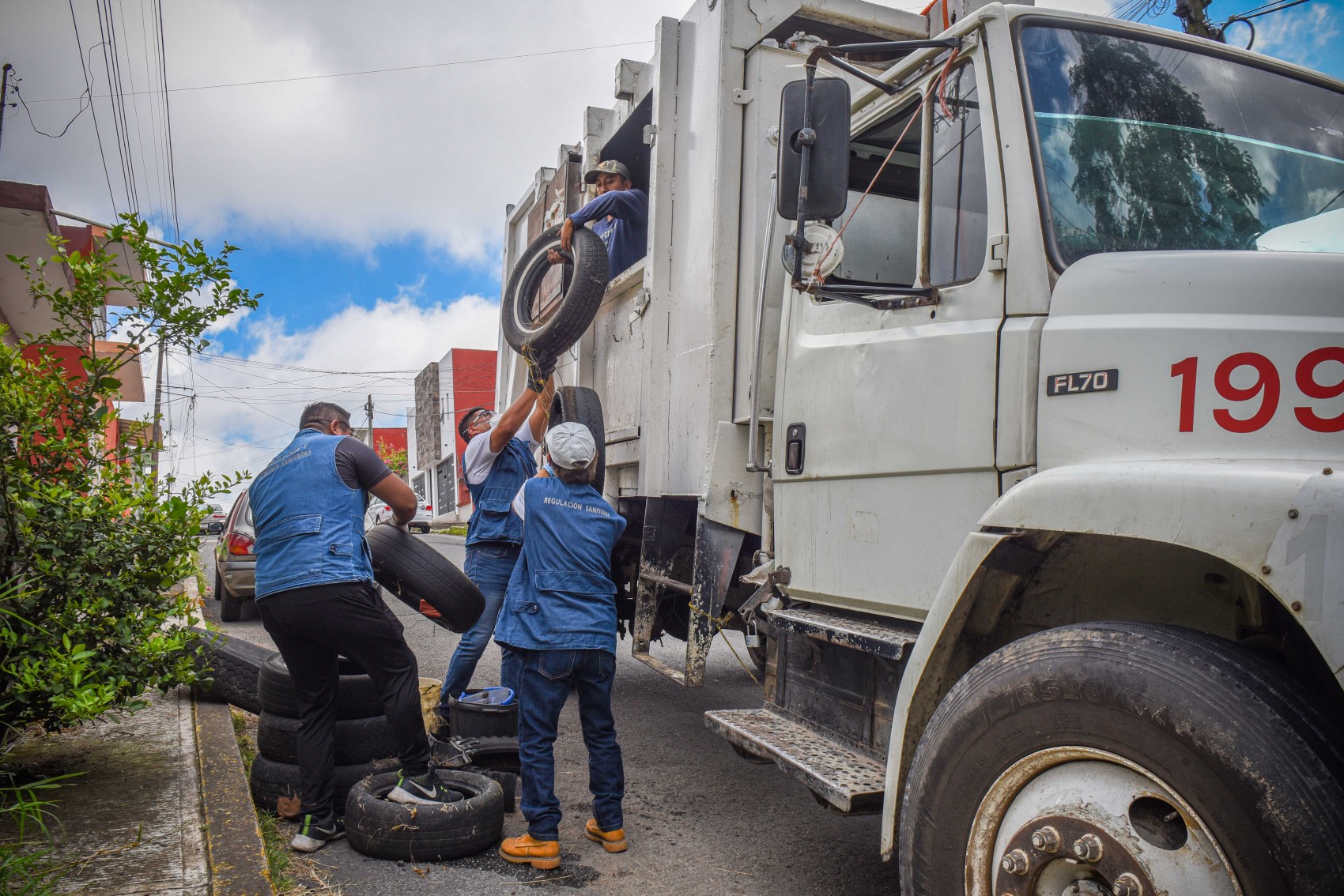Recolecta Ayuntamiento tres toneladas de cacharros, en la colonia Ferrocarrilera