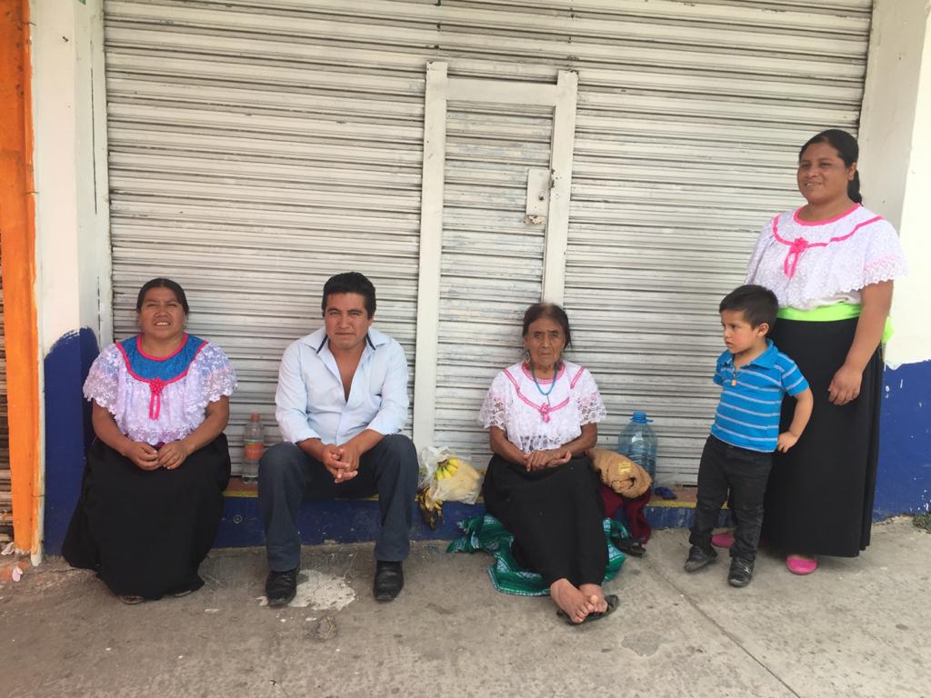 Familia de Soledad Atzompa viaja a Xalapa cada mes para cita en el Cecan