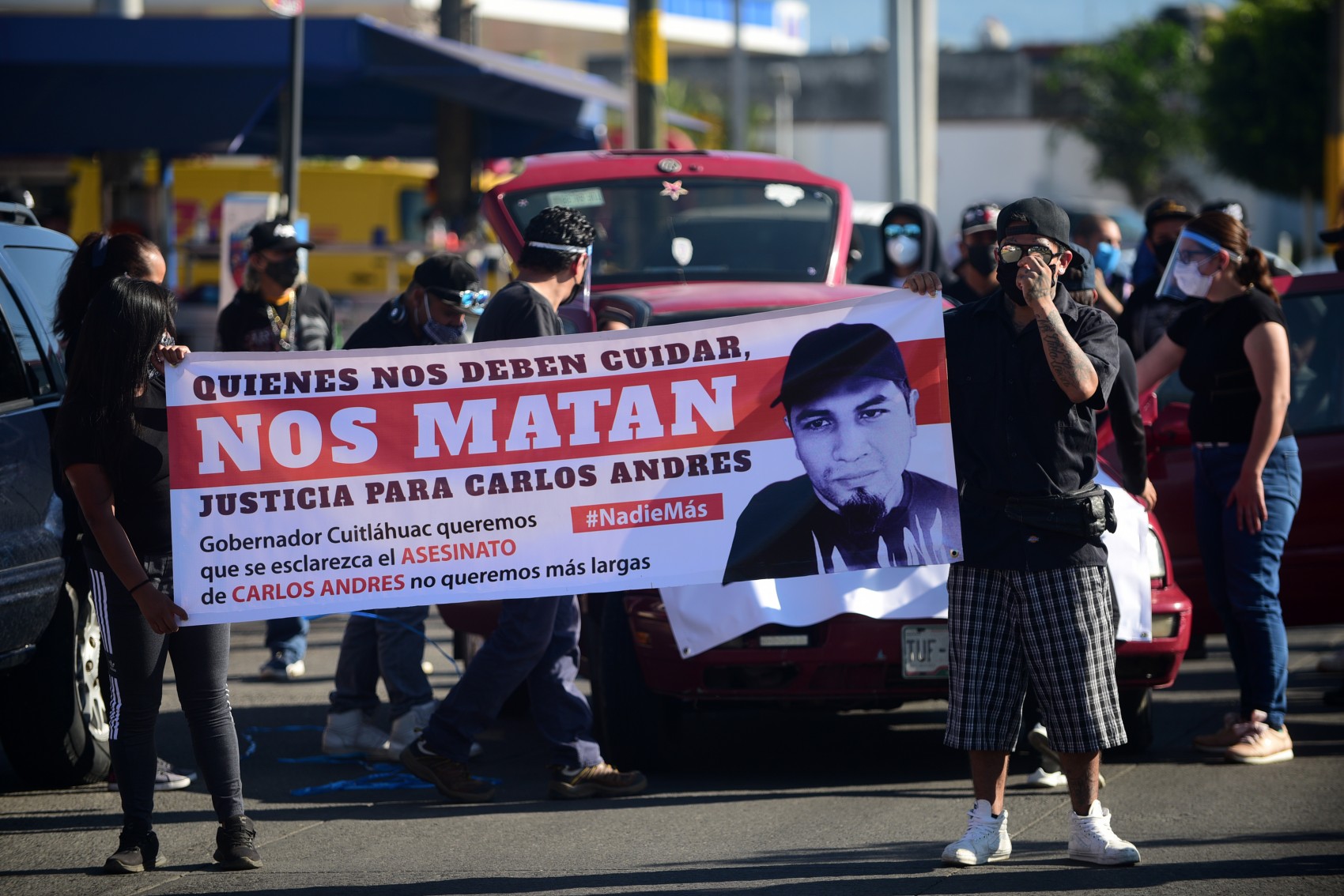 Exigen justicia por Carlos, muerto en cuartel policiaco: Tu voz no calla, la levantamos por tí