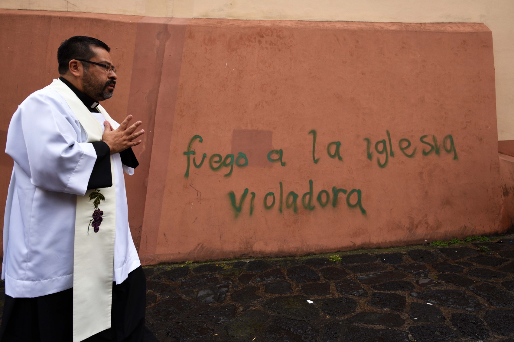 Iglesia Católica rechaza encubrir a sacerdotes acusados de abuso sexual