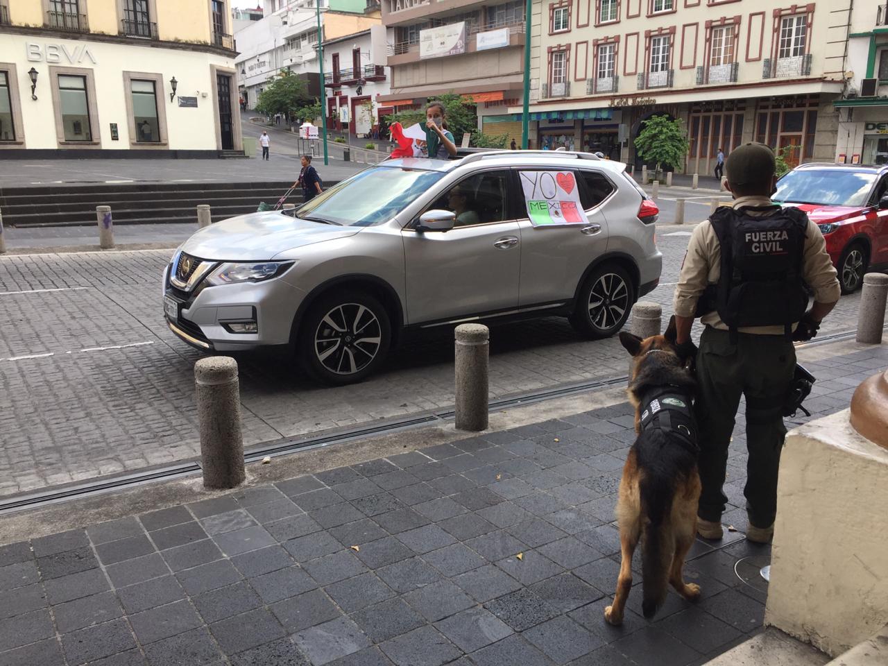En caravanas protestan contra la visita de López Obrador en Xalapa