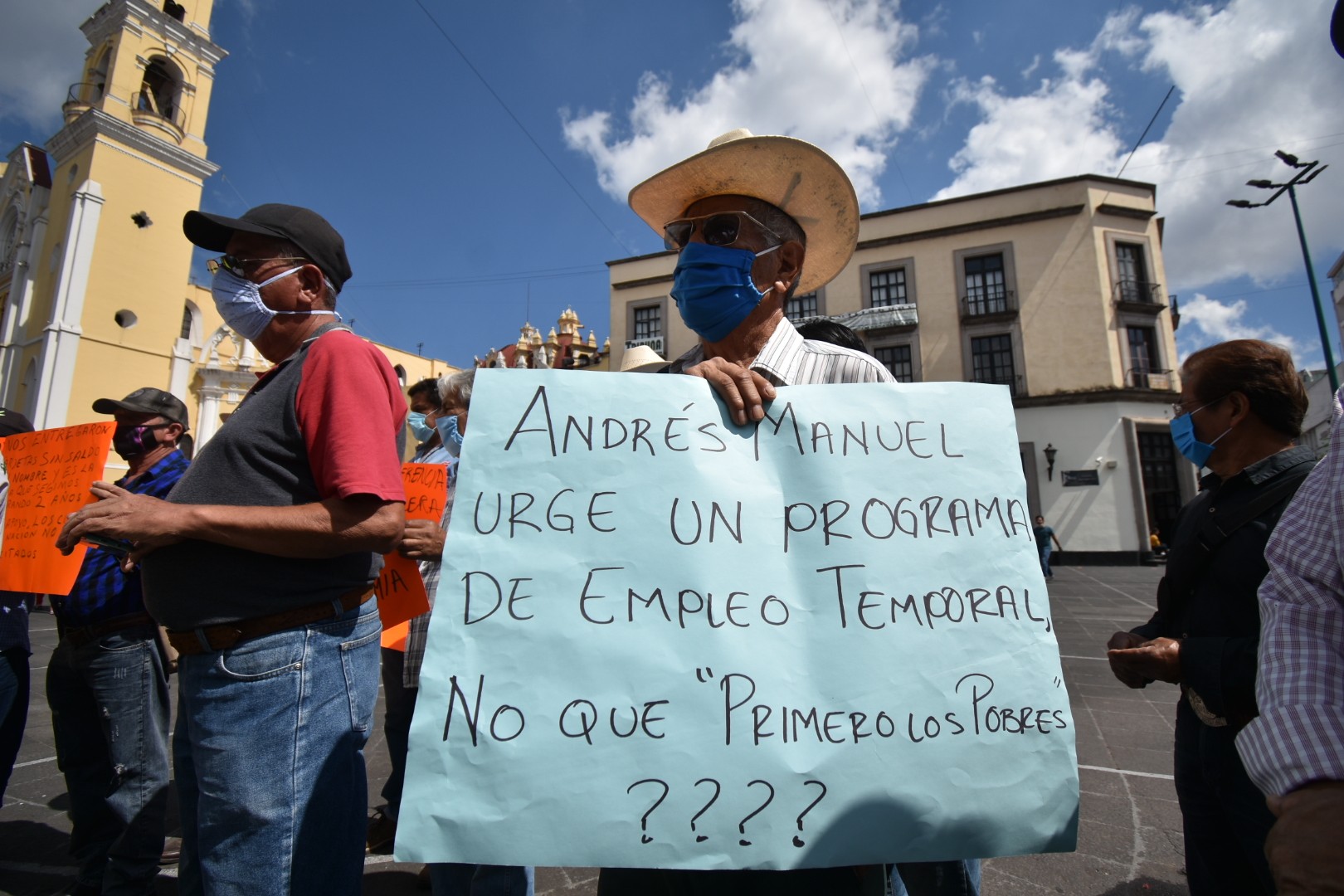 Cafetaleros denuncian que bancos les quitan 1 mil 200 pesos de comisión
