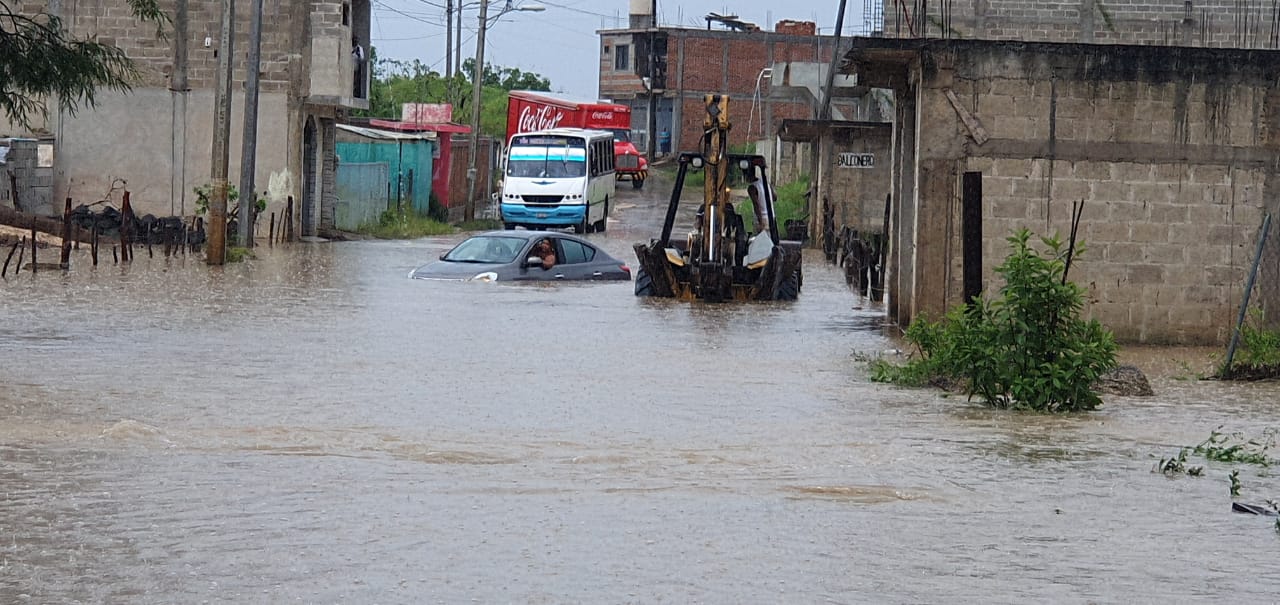 Inundaciones y caída de árboles dejaron las lluvias de este miércoles