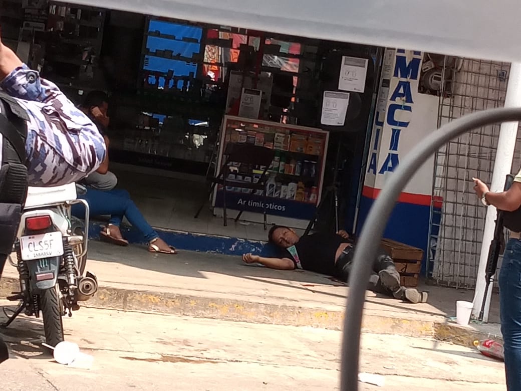 Ejecutan a policía de San Juan Evangelista frente a su novia