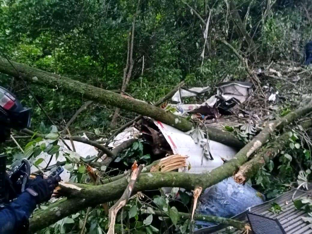 Identifican a trailero que murió al caer a barranca del puente de Metlac