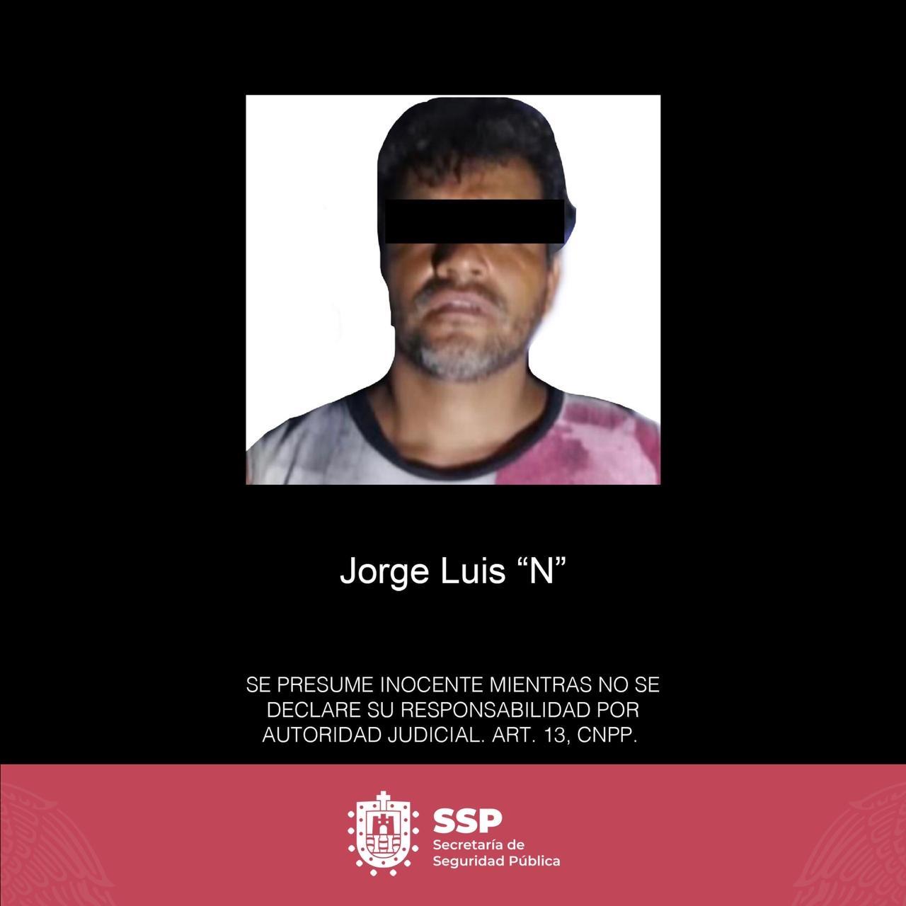 Capturan a presunto líder huachicolero y recuperan mil 780 litros de hidrocarburo, en Texistepec