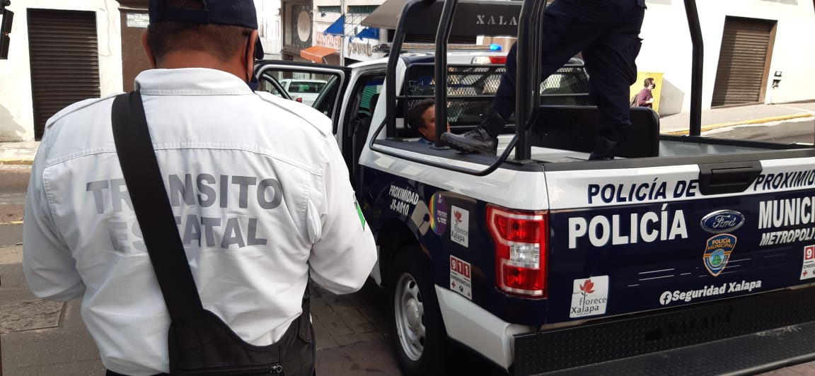 Xalapeños capturan a sujeto que  robó el bolso a mujer en Clavijero