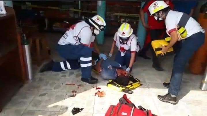 Persiguen y matan a joven frente a su esposa en Acayucan