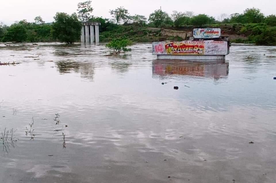 Incomunicadas 16 localidades en Soledad de Doblado por crecida del río Limones