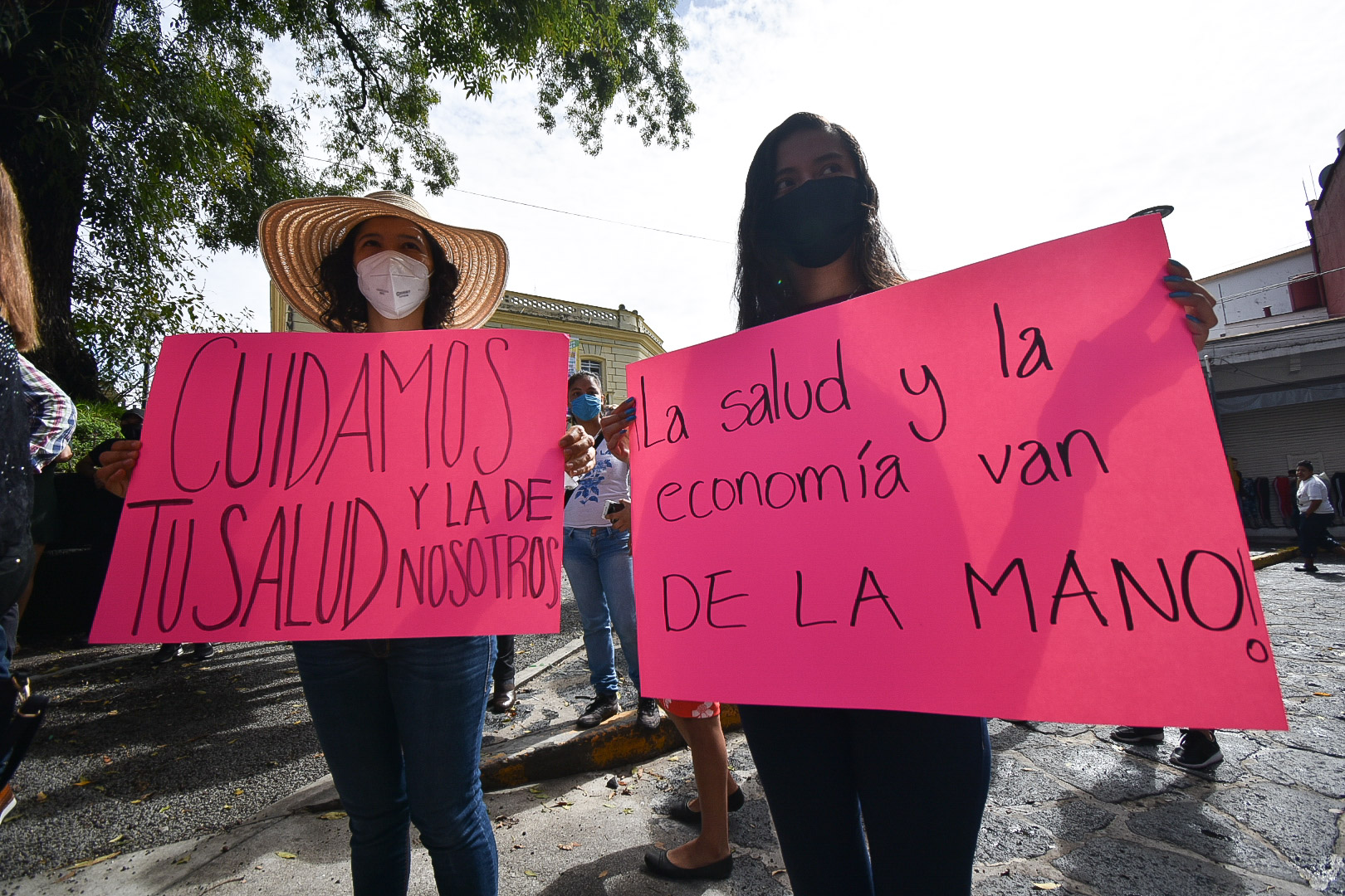 ¡Cortinas arriba!, comerciantes exigen a las autoridades trabajar