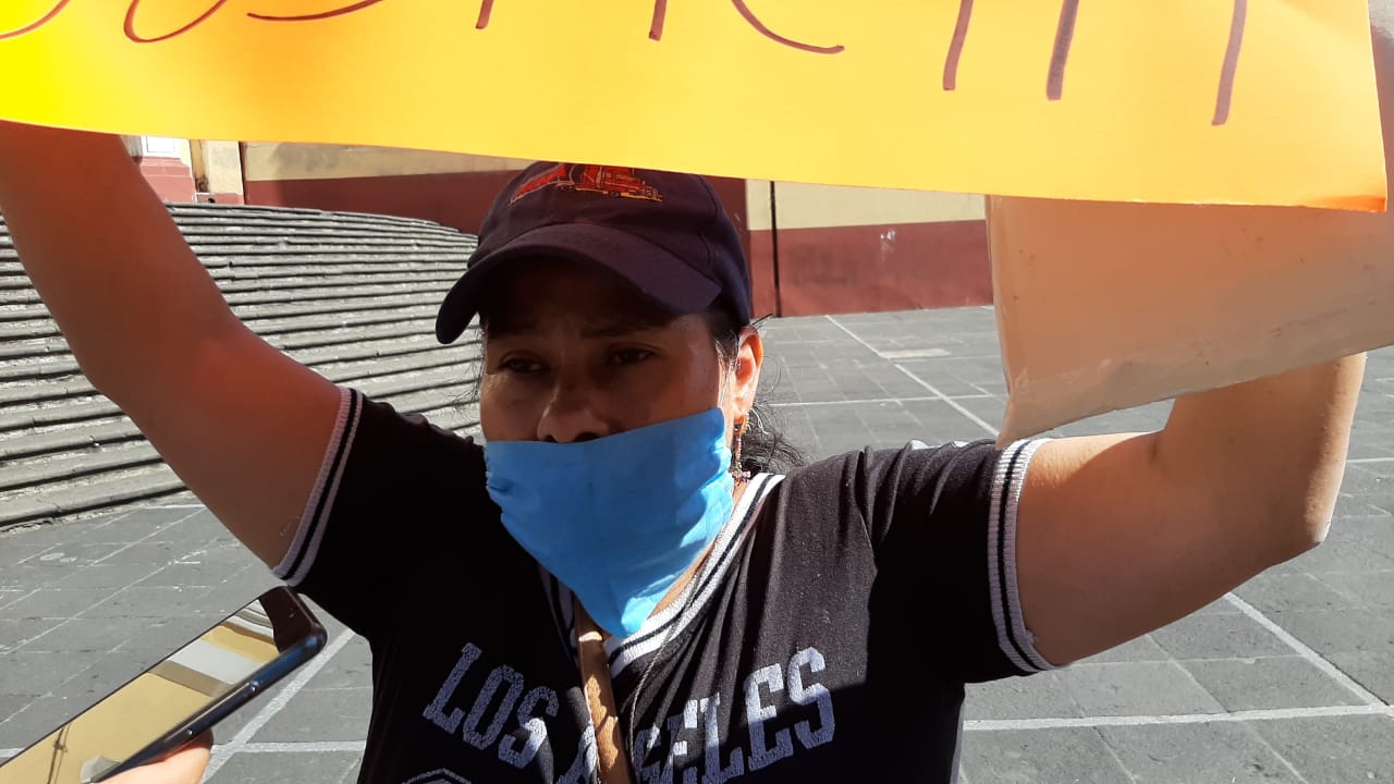 Empleada denuncia despido  injustificado de unidad deportiva de Coatepec