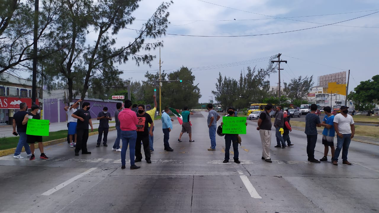 Protestan contra supuestos abusos de agentes de Tránsito de Veracruz