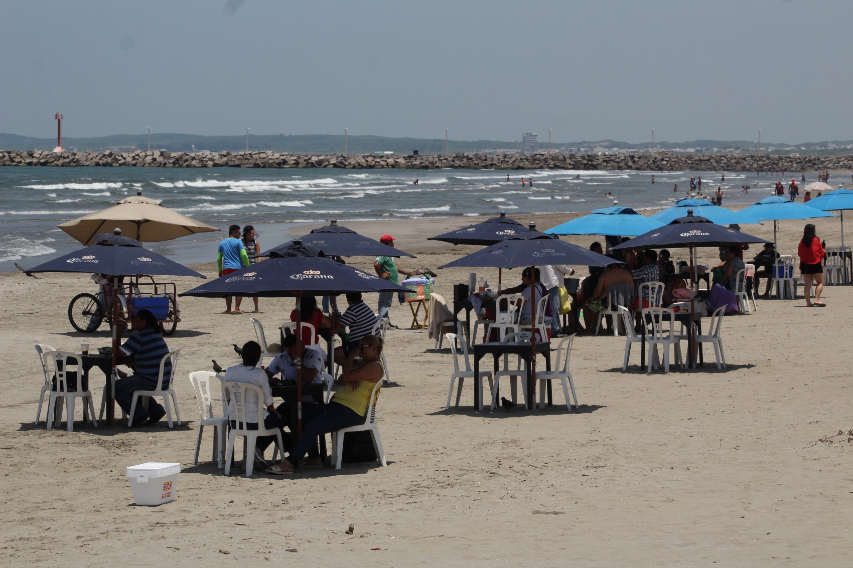 Nueva normalidad llega a playas de Boca del Río