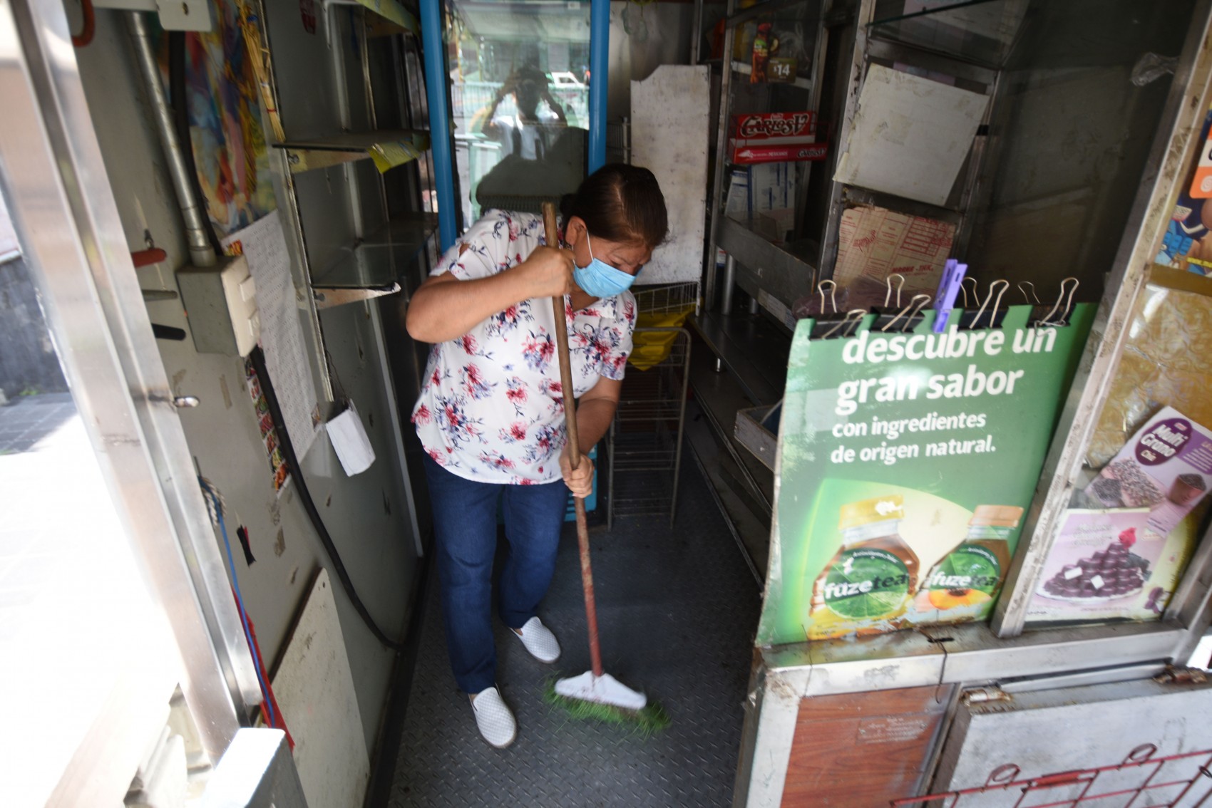 Ratas arrasan con las existencias de comerciantes del Parque Juárez