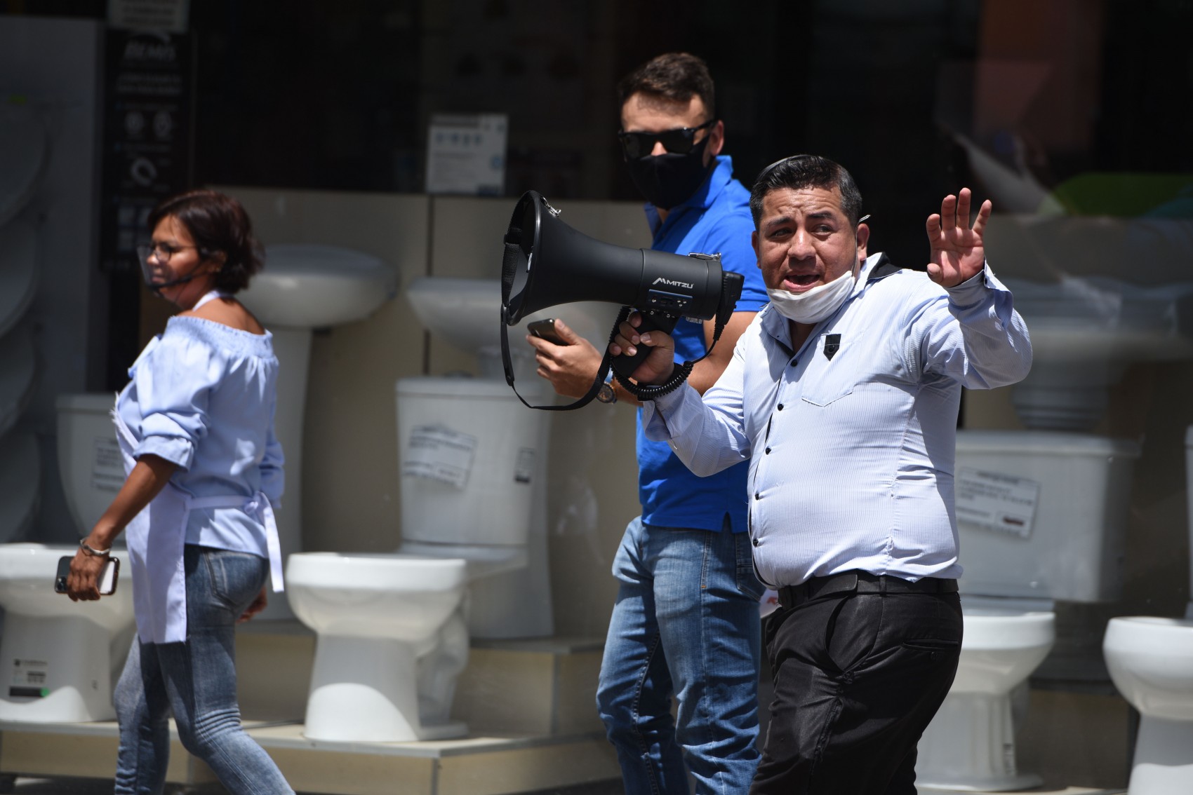 No pedimos dinero, solo que nos dejen trabajar: Comerciantes del centro