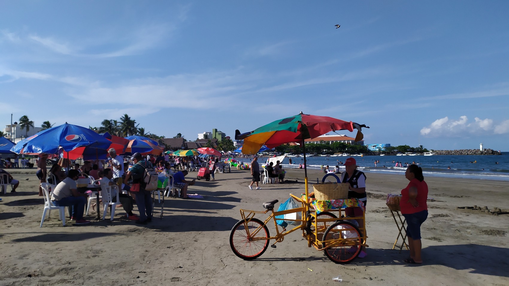 Burlan cierre de vialidades para acudir a playas de Veracruz puerto