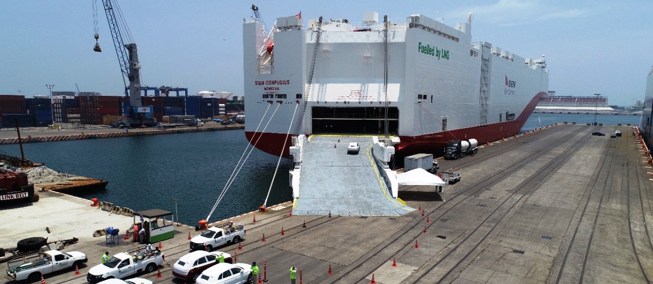 Atraca el buque Ro-Ro más grande del mundo en el puerto de Veracruz