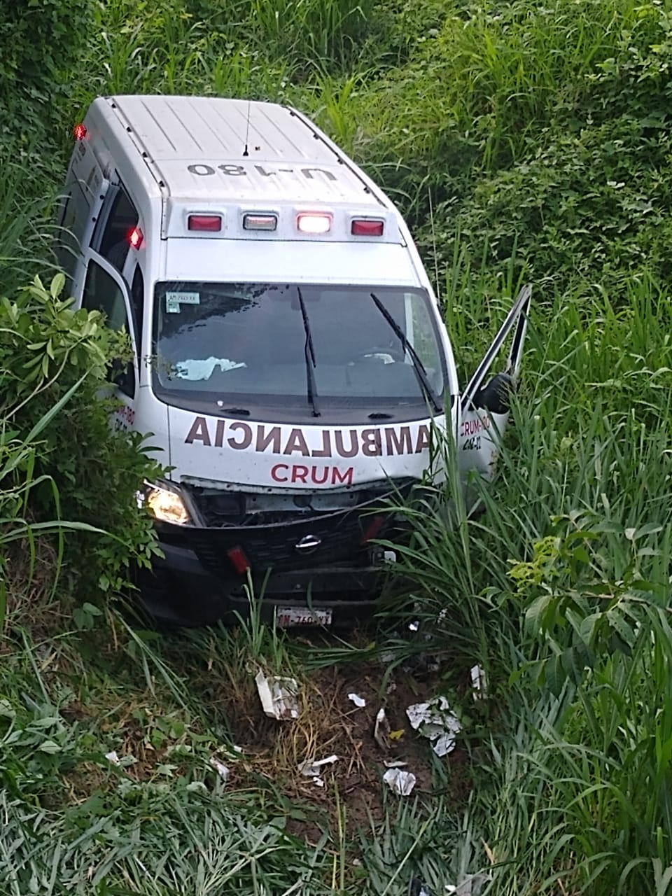 Ambulancia se sale del camino y muere paciente con Covid-19, en autopista Córdoba-Veracruz