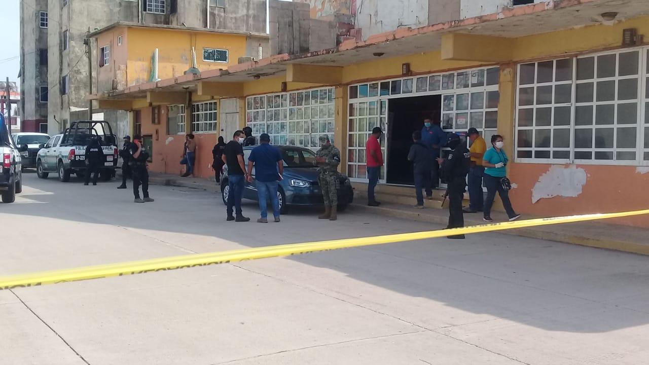 Sujetos armados balean a joven  en el malecón de Coatzacoalcos