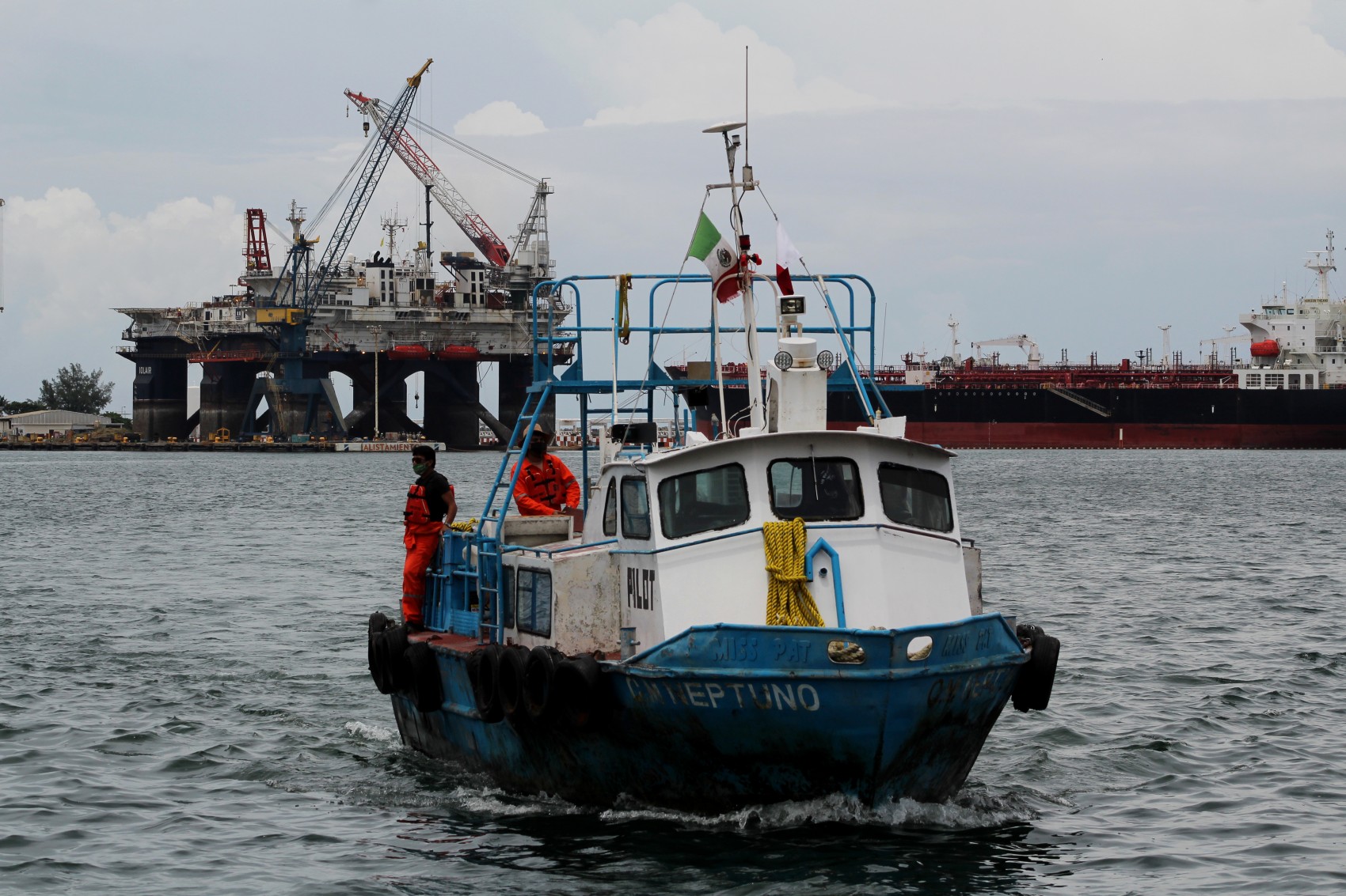 Plataforma Oilair ingresa a Talleres Navales del Golfo para mantenimiento
