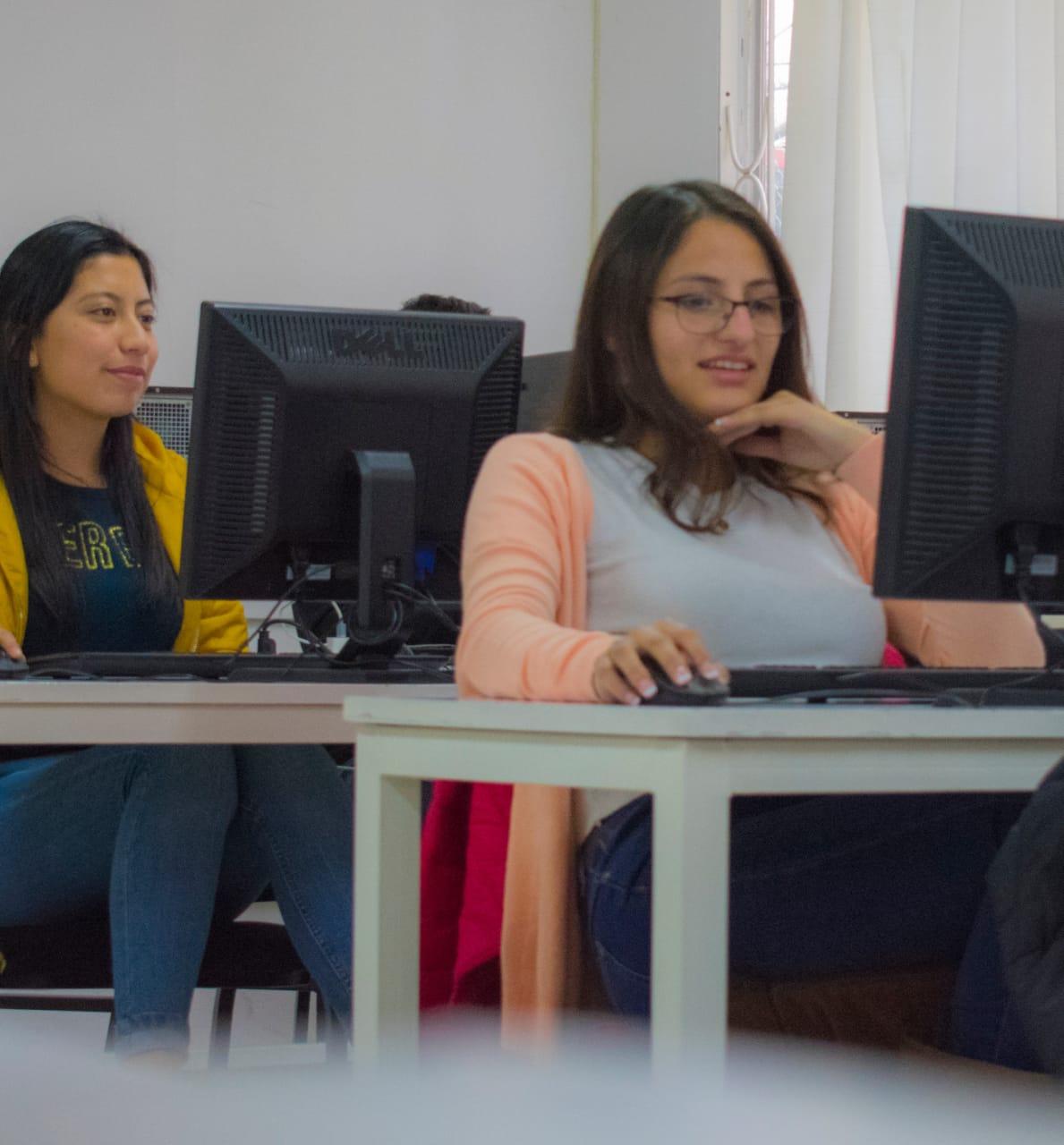 Docentes rechazan programa Aprende  en casa, acusan que no permite libre cátedra