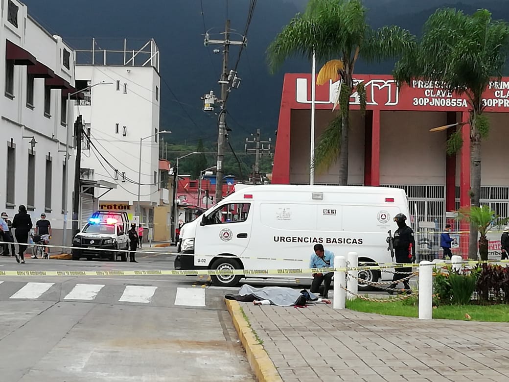 Ejecutan a oficial de Tránsito frente  al Palacio Municipal de Río Blanco