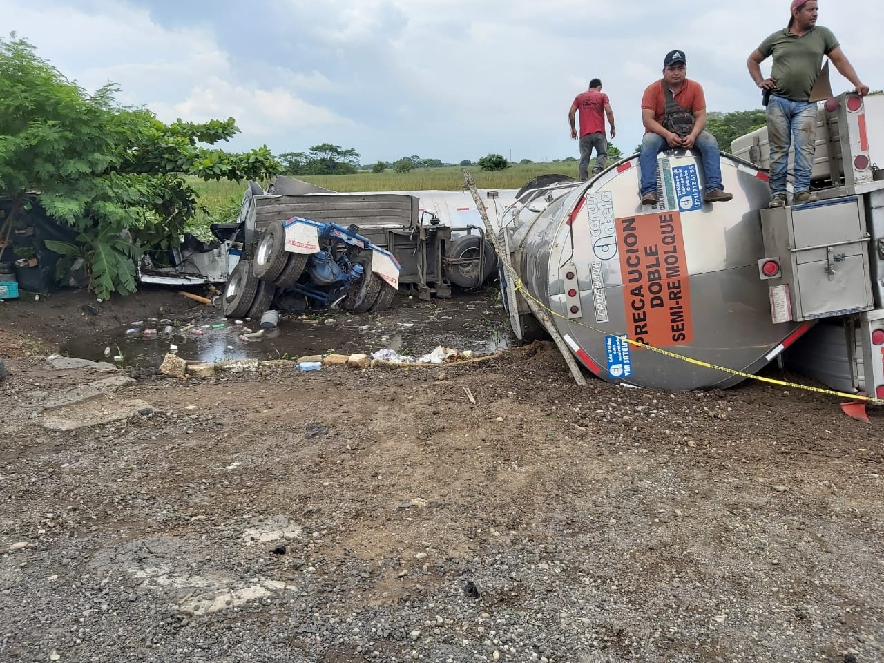 Trailero muere en accidente en  la autopista La Tinaja-Cosoleacaque