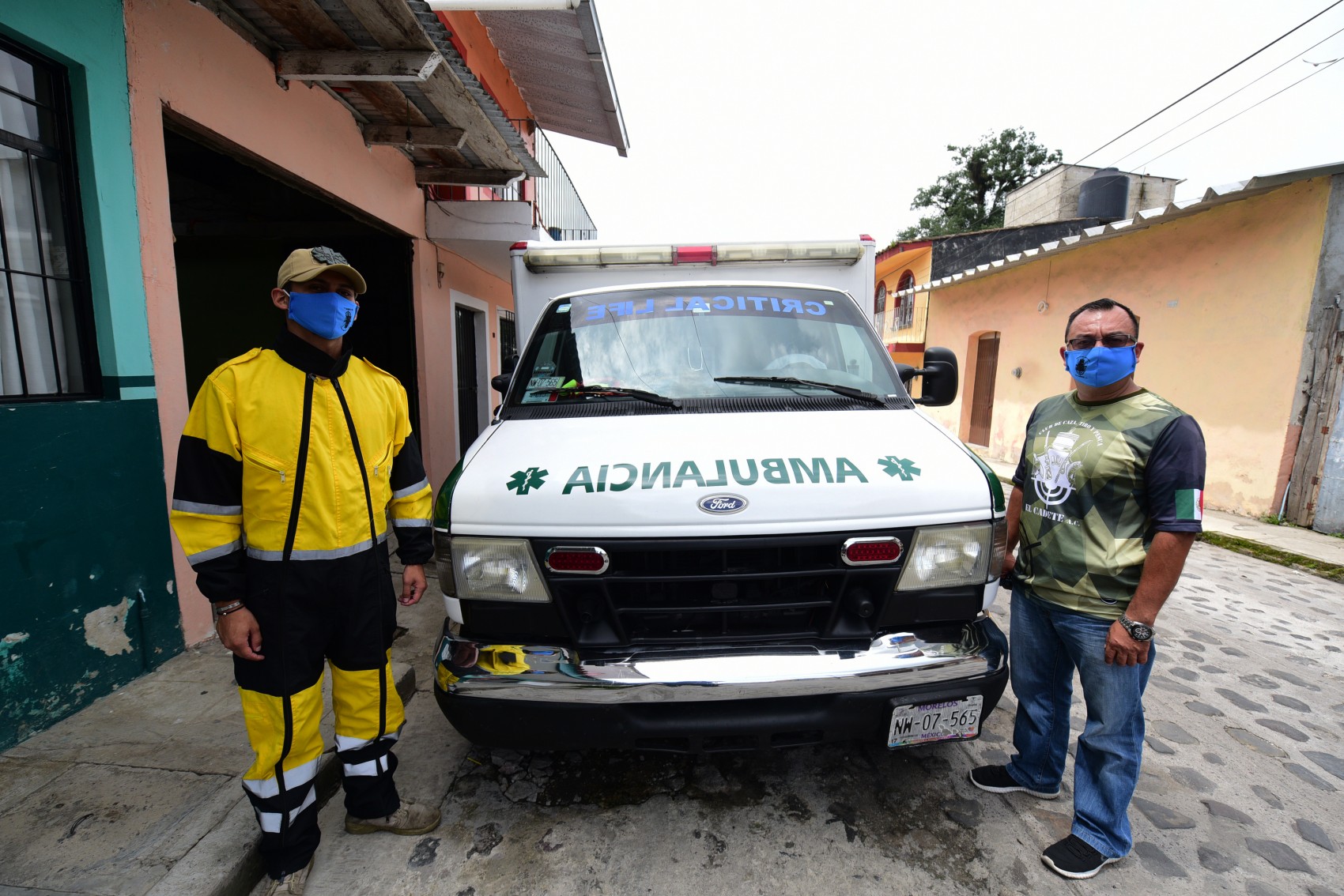 Xico, paramédicos arriesgan su vida trasladando pacientes de Covid-19