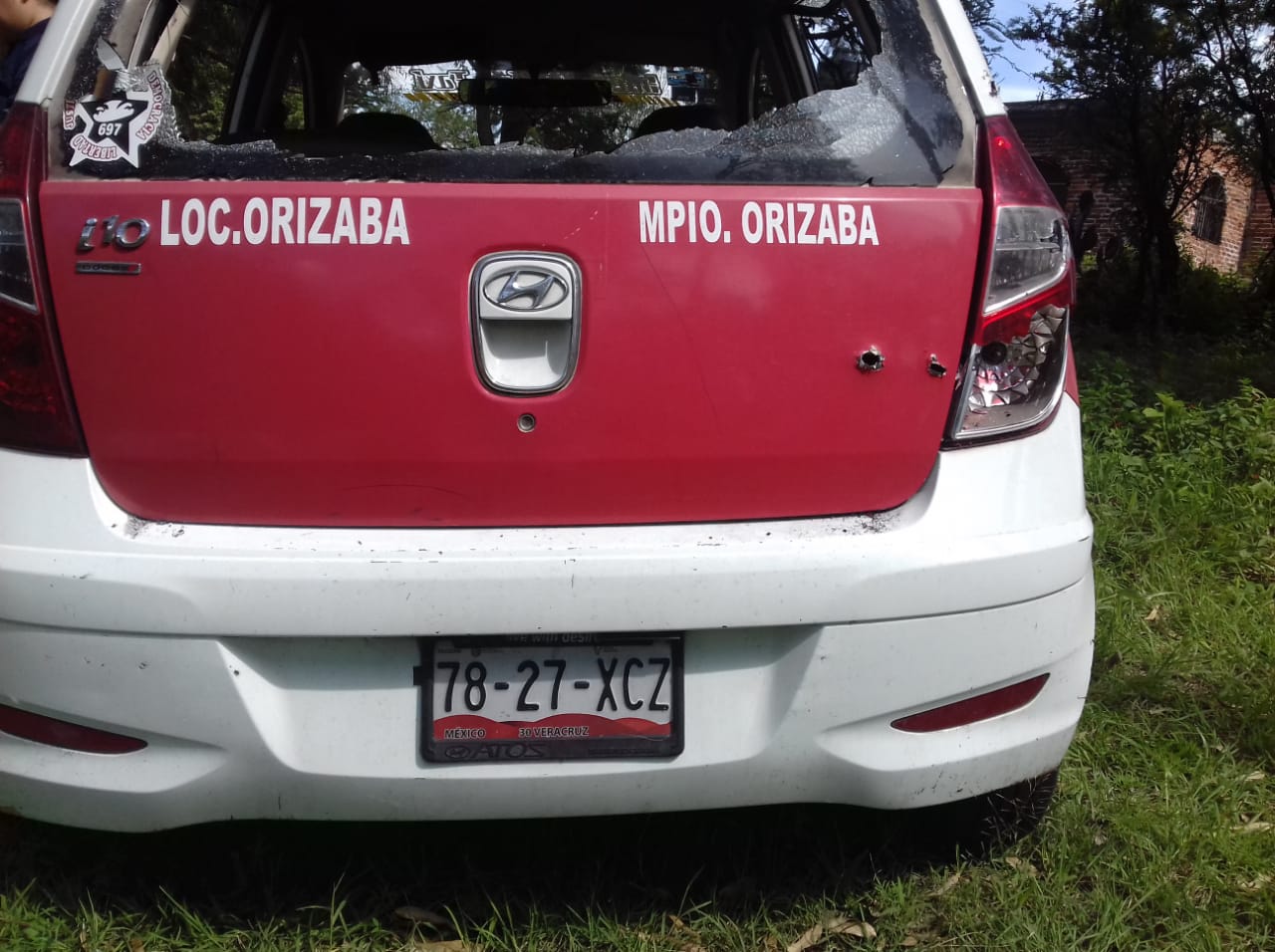 Taxi de Orizaba aparece en Guanajuato con dos cadáveres en su interior