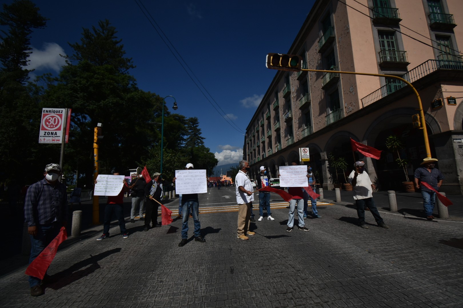 Antorcha Campesina bloquea centro, hay 3 denuncias en su contra