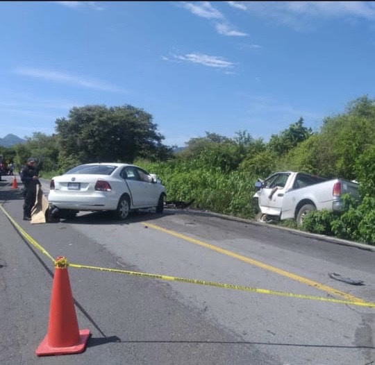 Choque de frente de dos vehículos  deja un muerto en Alto Lucero