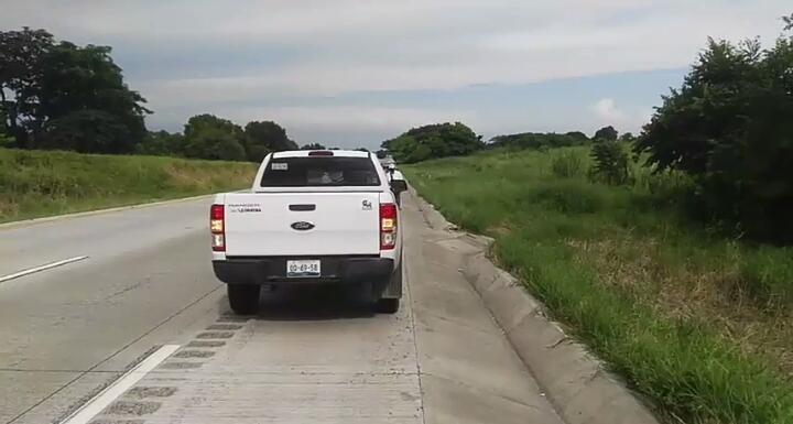 Abandonan cuerpo desmembrado en  bolsas en la autopista Córdoba-Veracruz