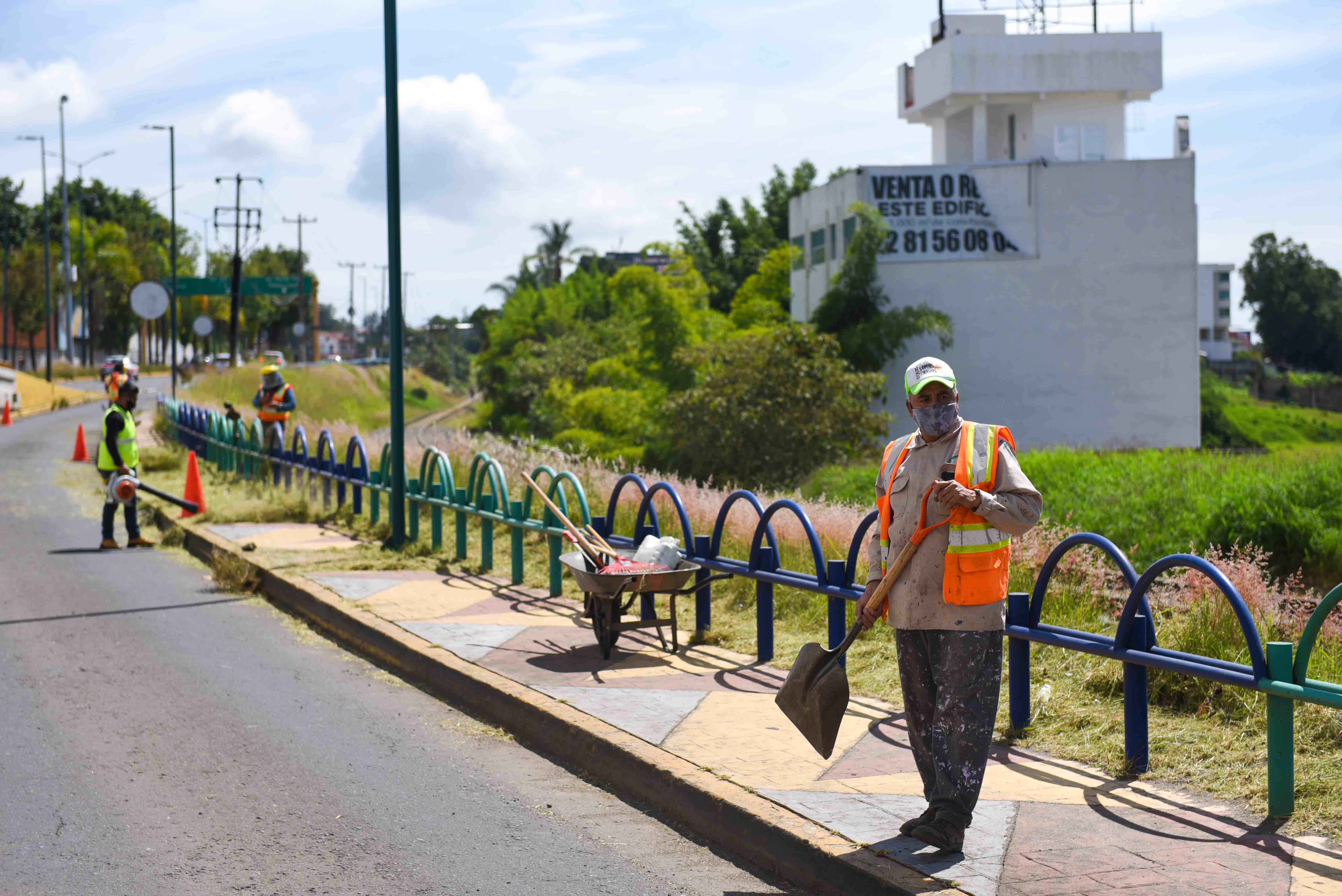 Avanza limpieza en avenidas y áreas jardinadas del municipio