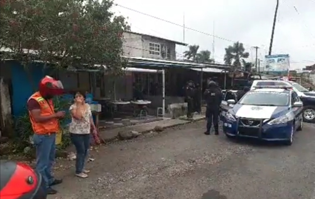 Entre la vida y la muerte hombre baleado  en parada de autobús en Fortín