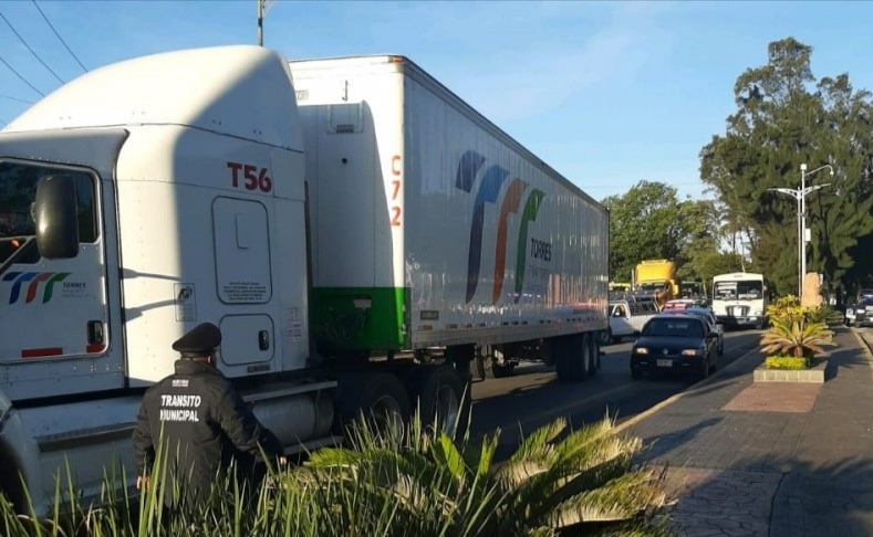 Recuperan tráiler robado y detienen a presunto delincuente