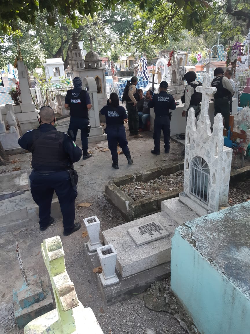 Detenidos al hacer disparos al aire en panteón de Cuitláhuac